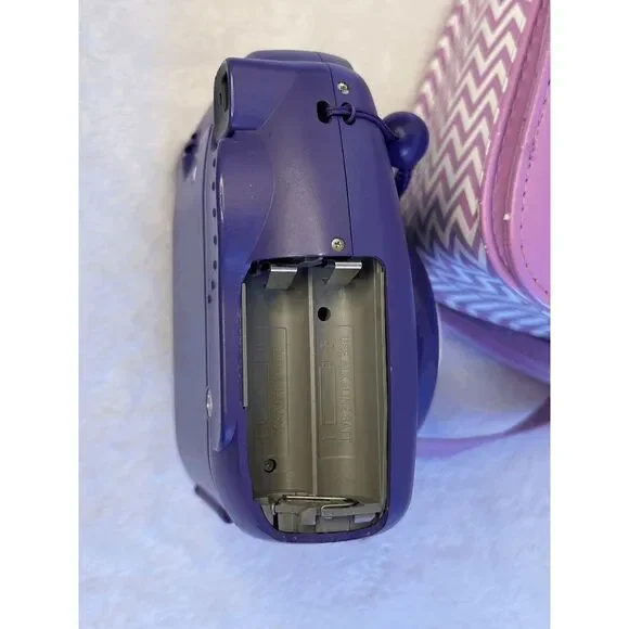 Instax Mini 8 Purple Polaroid Camera with Purple Carrying Case, Works - Picture 2 of 5